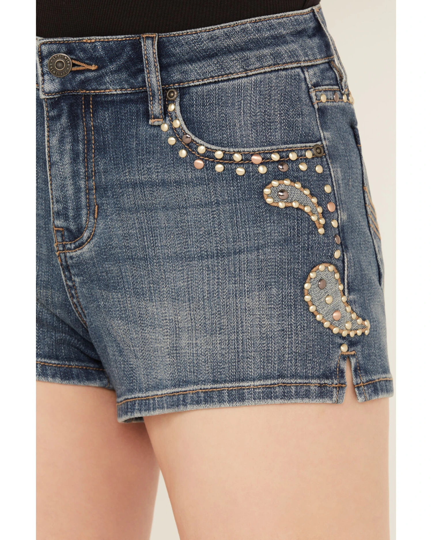 Idyllwind Women's Onslow Medium Wash Mid Rise Rebel Embellished Stretch Shorts 6 Idyllwind Women's Onslow Medium Wash Mid Rise Rebel Embellished Stretch Shorts - Image 4