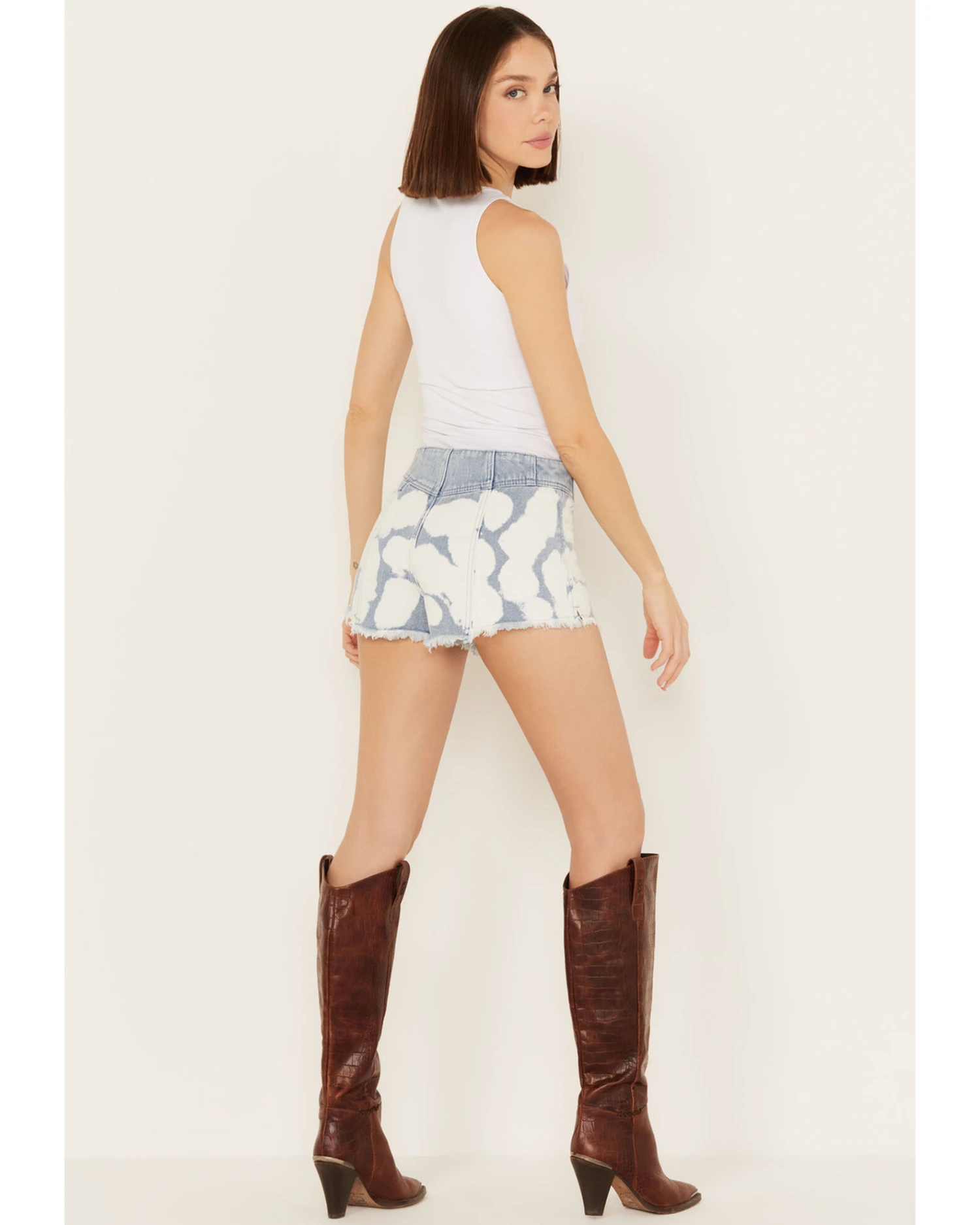 Shyanne Women's Light Wash High Rise Pull On Shorts 4 Shyanne Women's Light Wash High Rise Pull On Shorts - Image 2